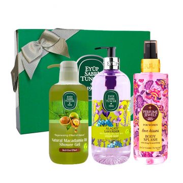 Set Cadou Eyup Sabri Tuncer, Gel De Duș Cu Ulei De Macadamia Natural 600 ml + Săpun Lichid Ulei De Măsline Alaçati Lavender 500 ml + Spray de Corp Love Kisses 250 ml