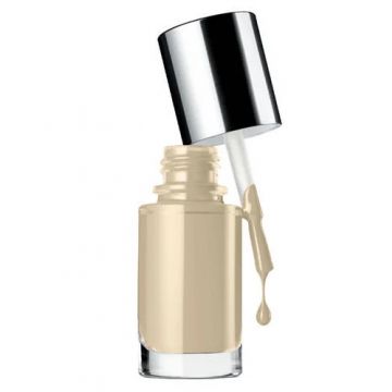 Lac de unghii Clinique, A Different Nail Enamel, 9ml (Culoare produse: 01 Call My Buff)