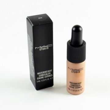 Corector lichid MAC Studio Waterweight (Gramaj: 9 ml, Concentratie: Corector, Culoare produse: Nc45)