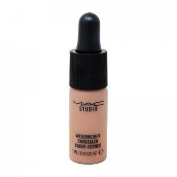 Corector lichid MAC Studio Waterweight (Gramaj: 9 ml, Concentratie: Corector, Culoare produse: NW40)