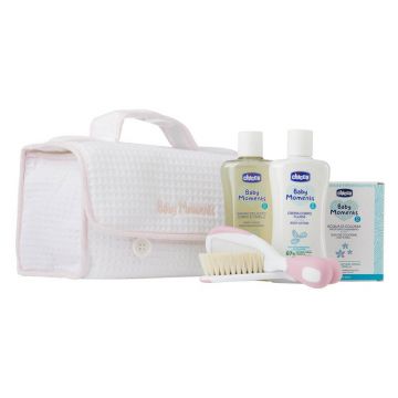 Chicco Baby Moments Pink Loțiune de spălare, 200ml + Loțiune de corp, 200ml + Apă de parfum, 100ml + perie și pieptene + geantă de machiaj
